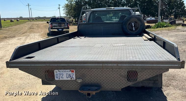 image for item NP9655 2000 Ford F350 Super Duty  flatbed pickup truck