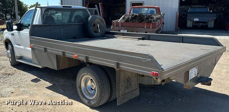 image for item NP9655 2000 Ford F350 Super Duty  flatbed pickup truck