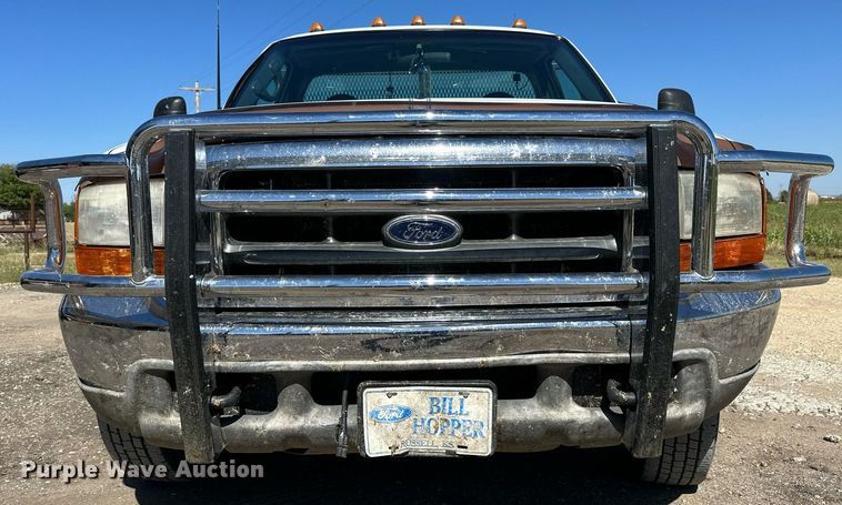 image for item NP9655 2000 Ford F350 Super Duty  flatbed pickup truck