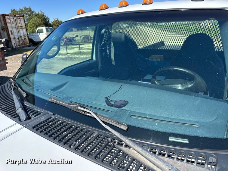 image for item NP9655 2000 Ford F350 Super Duty  flatbed pickup truck