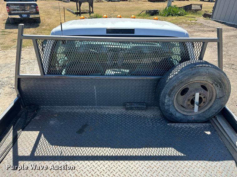 image for item NP9655 2000 Ford F350 Super Duty  flatbed pickup truck