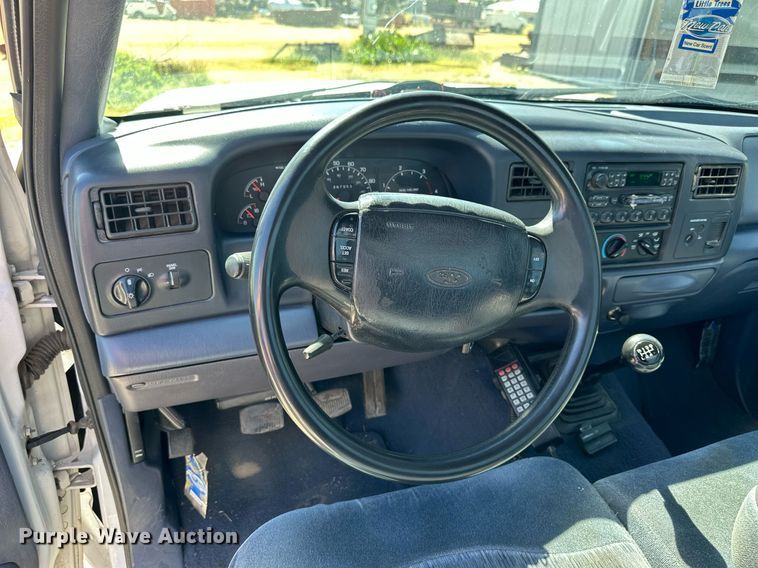 image for item NP9655 2000 Ford F350 Super Duty  flatbed pickup truck