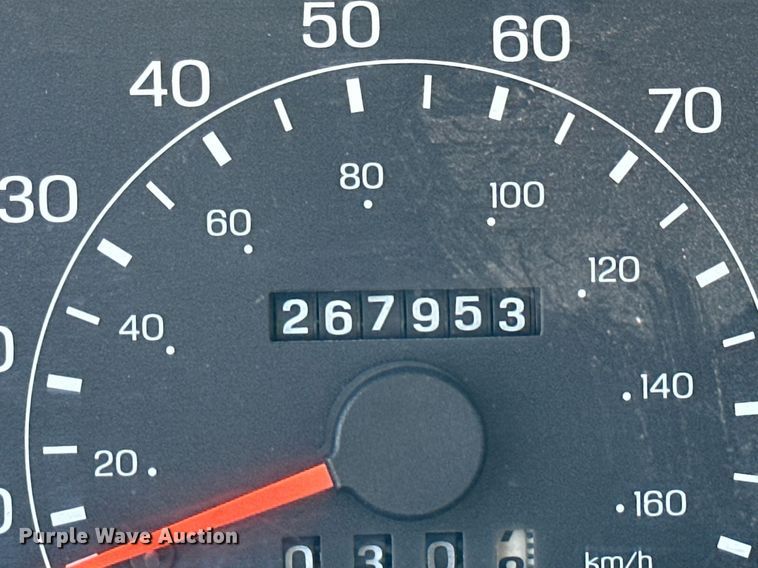 image for item NP9655 2000 Ford F350 Super Duty  flatbed pickup truck