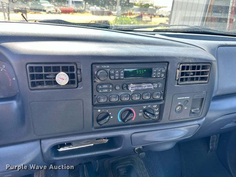 image for item NP9655 2000 Ford F350 Super Duty  flatbed pickup truck