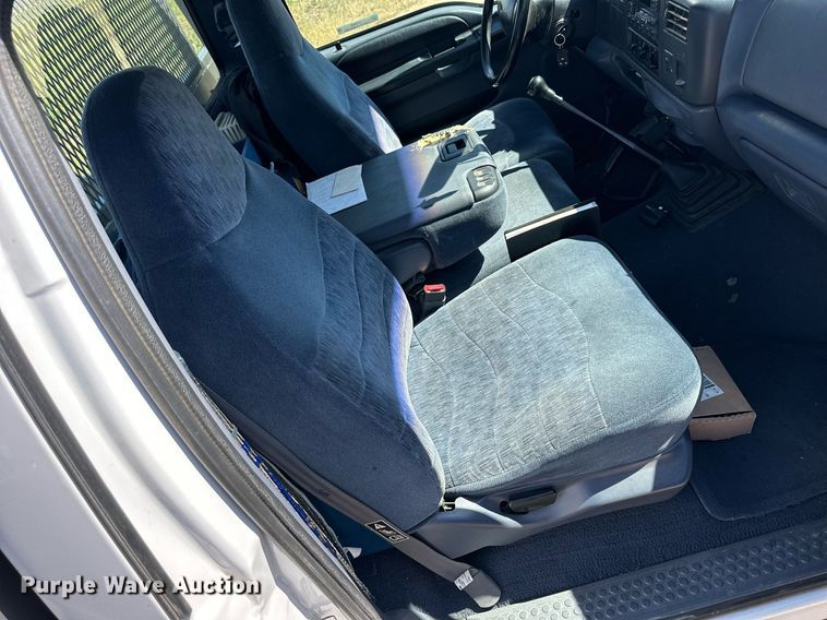 image for item NP9655 2000 Ford F350 Super Duty  flatbed pickup truck