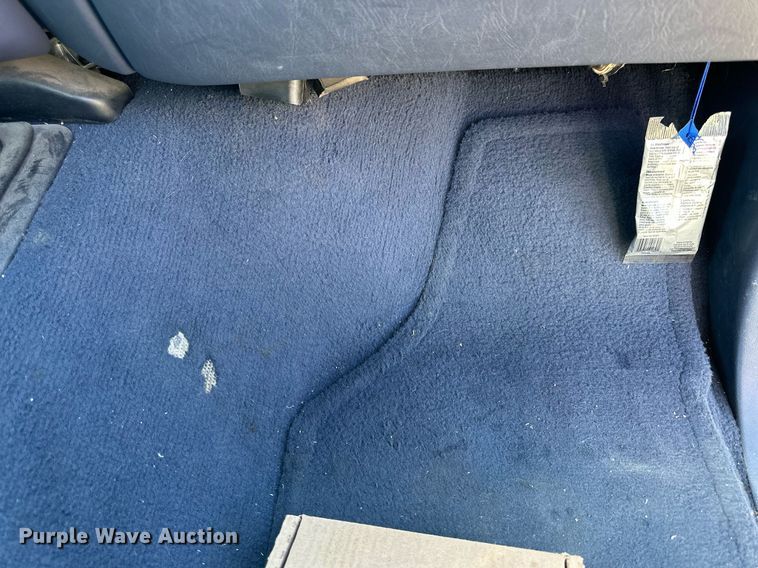 image for item NP9655 2000 Ford F350 Super Duty  flatbed pickup truck