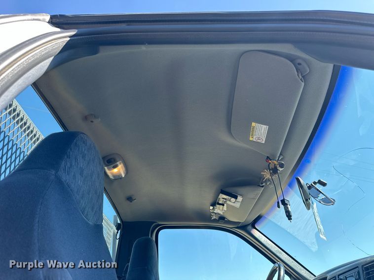 image for item NP9655 2000 Ford F350 Super Duty  flatbed pickup truck