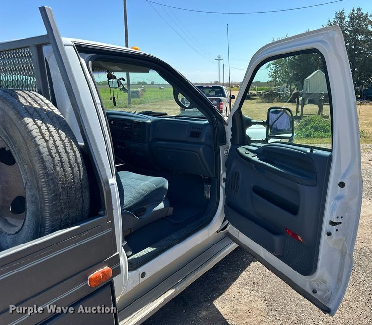 image for item NP9655 2000 Ford F350 Super Duty  flatbed pickup truck