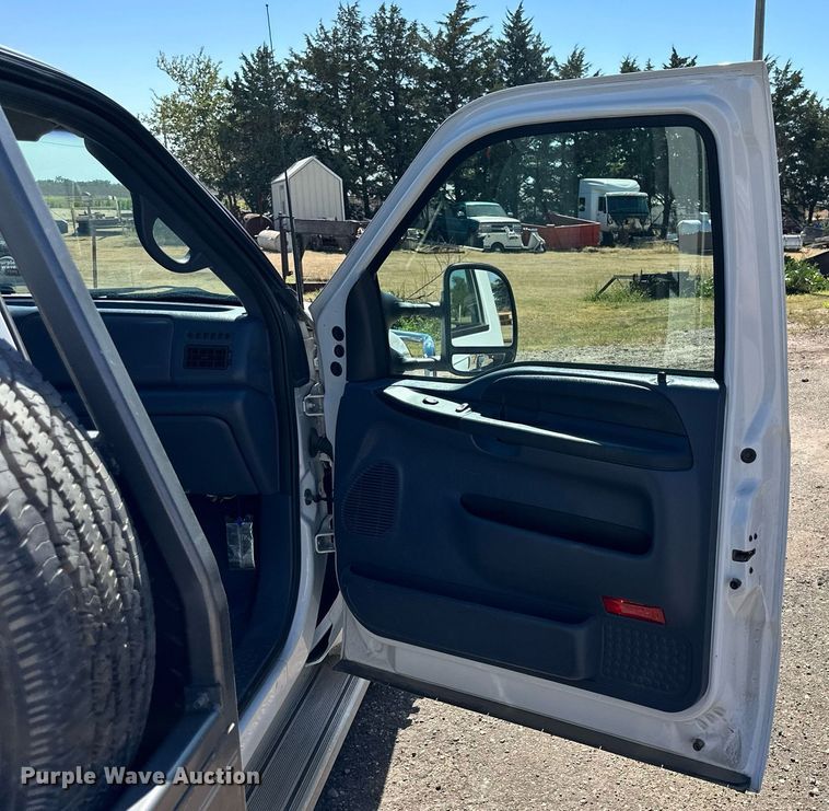 image for item NP9655 2000 Ford F350 Super Duty  flatbed pickup truck