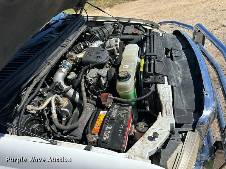 image for item NP9655 2000 Ford F350 Super Duty  flatbed pickup truck