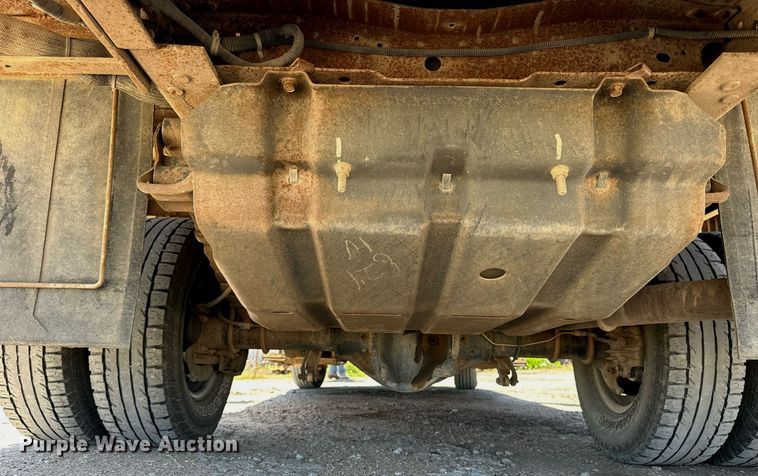 image for item NP9655 2000 Ford F350 Super Duty  flatbed pickup truck