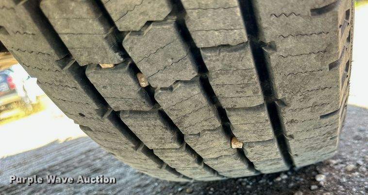 image for item NP9655 2000 Ford F350 Super Duty  flatbed pickup truck