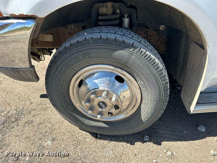 image for item NP9655 2000 Ford F350 Super Duty  flatbed pickup truck