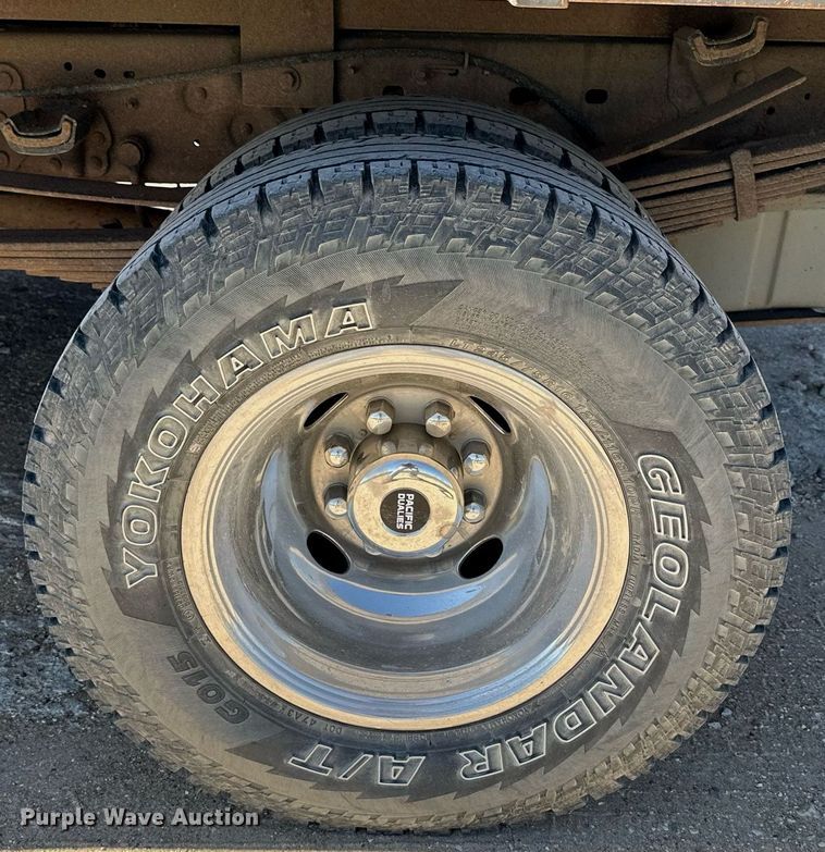 image for item NP9655 2000 Ford F350 Super Duty  flatbed pickup truck