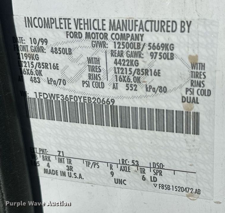 image for item NP9655 2000 Ford F350 Super Duty  flatbed pickup truck
