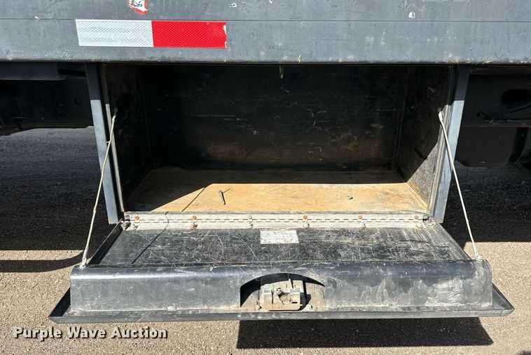 image for item NP9661 2012 Ford F550  flatbed truck