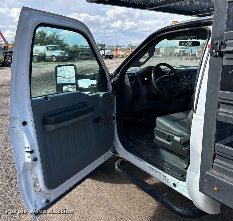 image for item NP9661 2012 Ford F550  flatbed truck