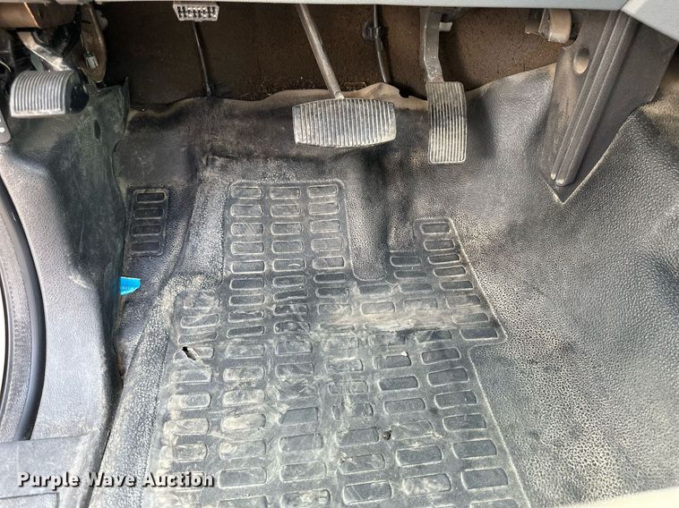 image for item NP9661 2012 Ford F550  flatbed truck