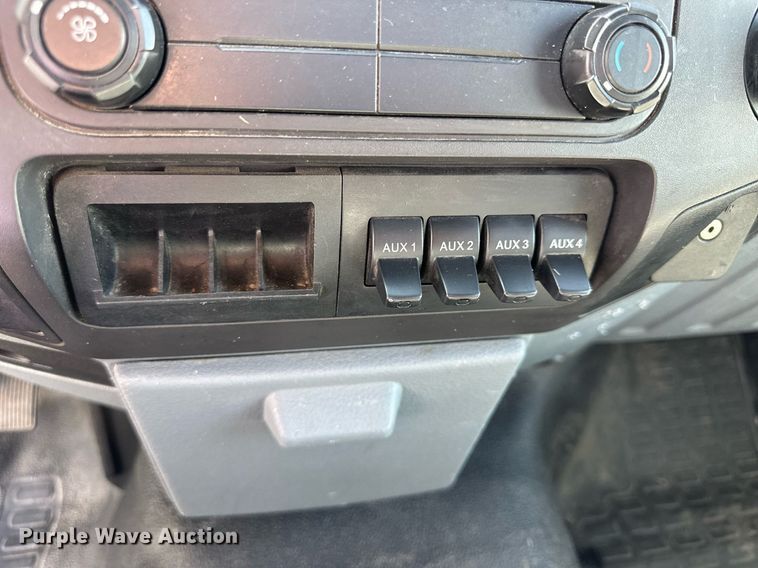 image for item NP9661 2012 Ford F550  flatbed truck