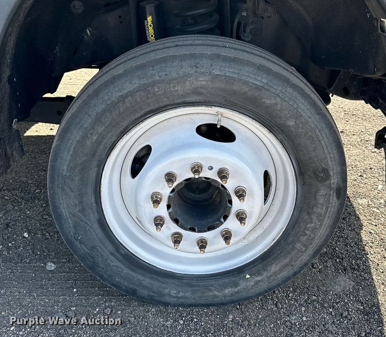 image for item NP9661 2012 Ford F550  flatbed truck