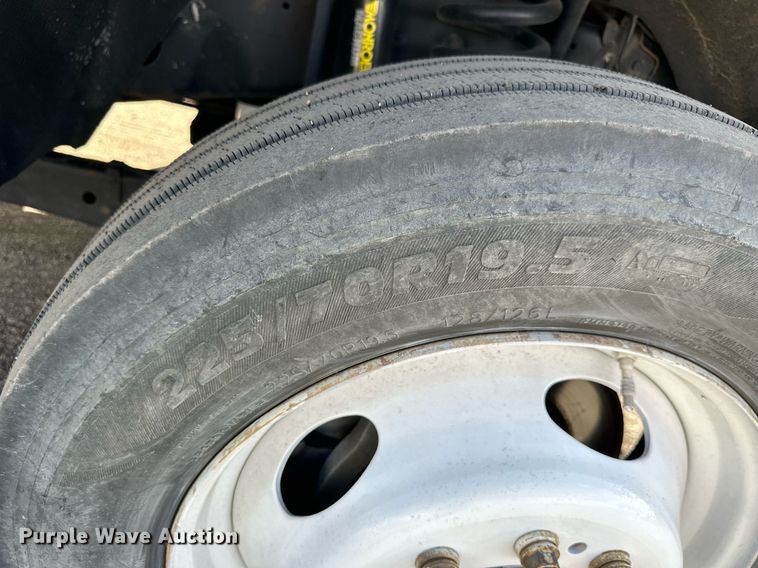 image for item NP9661 2012 Ford F550  flatbed truck