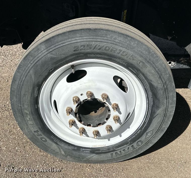 image for item NP9661 2012 Ford F550  flatbed truck