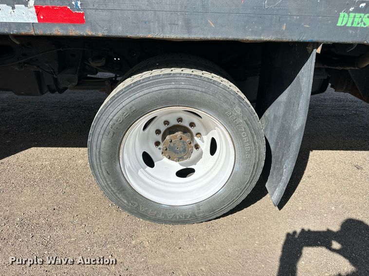 image for item NP9661 2012 Ford F550  flatbed truck