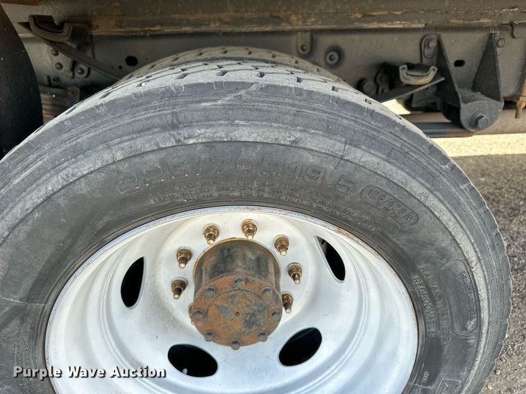 image for item NP9661 2012 Ford F550  flatbed truck