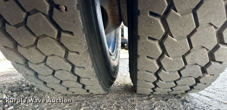 image for item NP9661 2012 Ford F550  flatbed truck