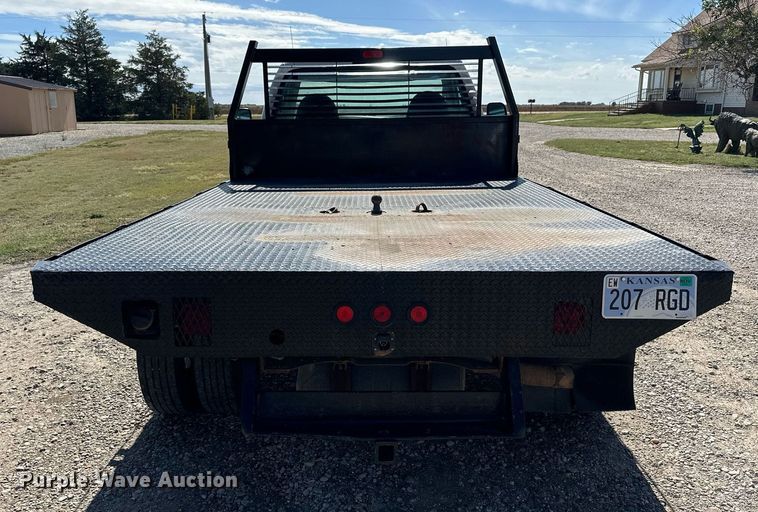image for item NP9698 1999 Ford F550  flatbed truck