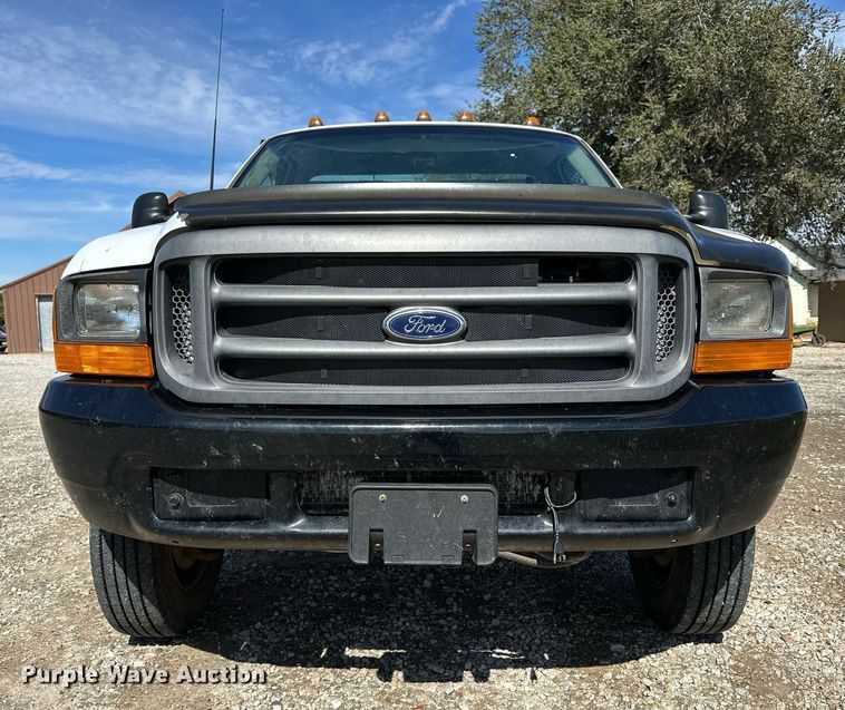image for item NP9698 1999 Ford F550  flatbed truck
