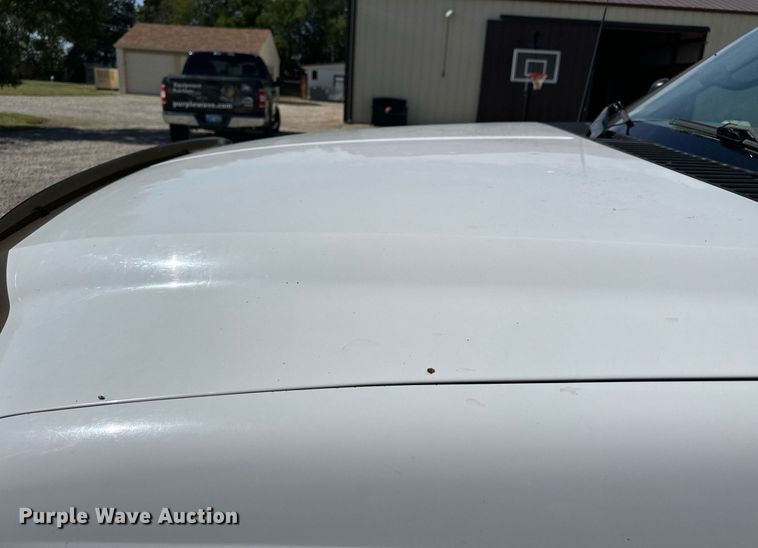 image for item NP9698 1999 Ford F550  flatbed truck