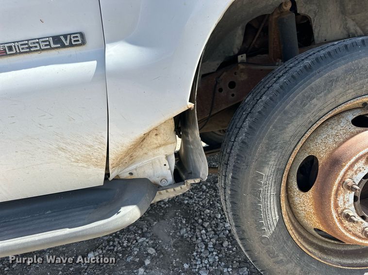 image for item NP9698 1999 Ford F550  flatbed truck