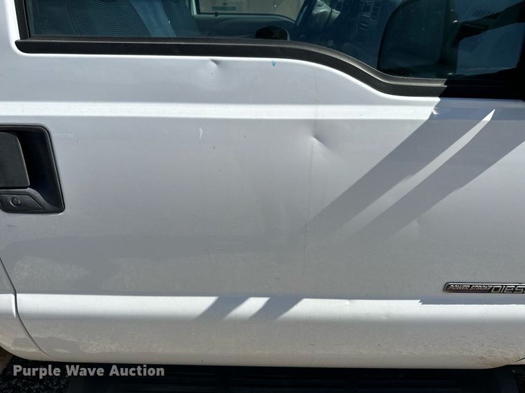 image for item NP9698 1999 Ford F550  flatbed truck