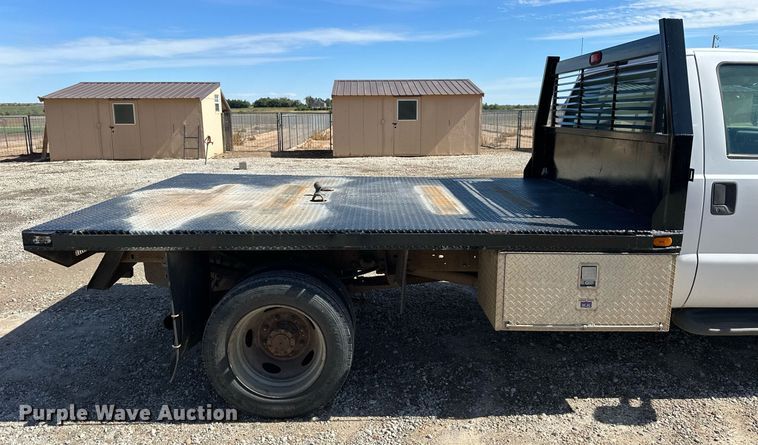 image for item NP9698 1999 Ford F550  flatbed truck