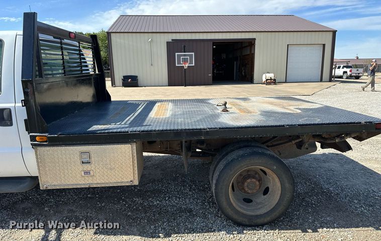 image for item NP9698 1999 Ford F550  flatbed truck