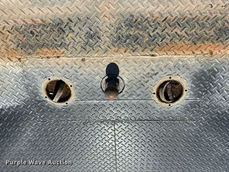 image for item NP9698 1999 Ford F550  flatbed truck