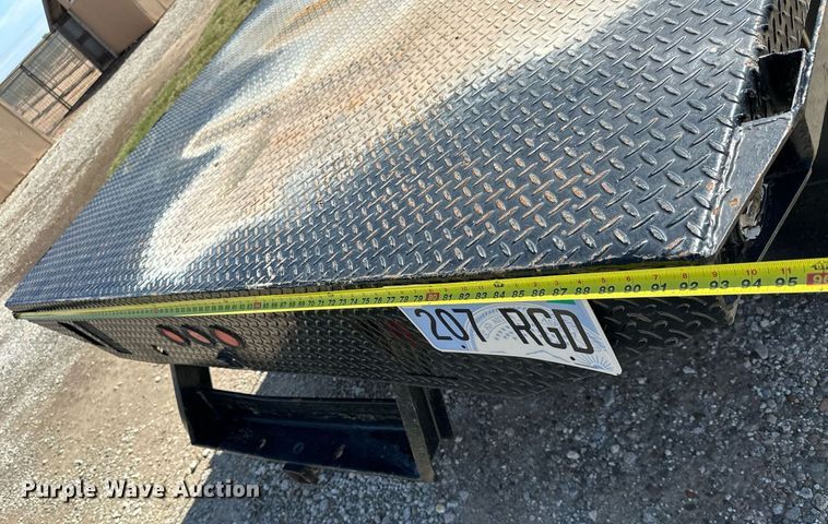 image for item NP9698 1999 Ford F550  flatbed truck