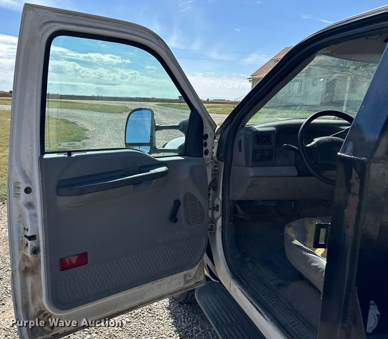 image for item NP9698 1999 Ford F550  flatbed truck