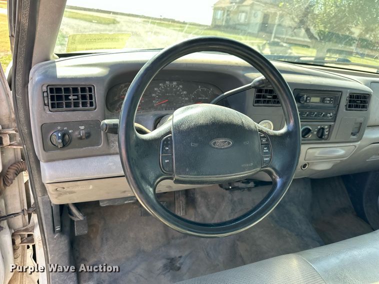 image for item NP9698 1999 Ford F550  flatbed truck