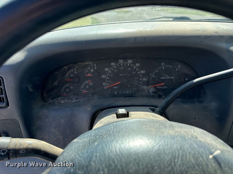 image for item NP9698 1999 Ford F550  flatbed truck