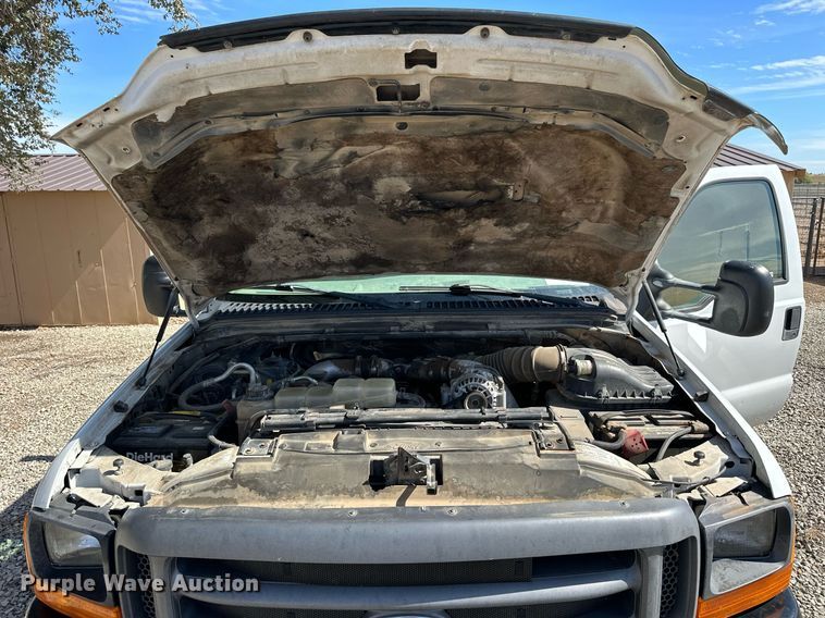 image for item NP9698 1999 Ford F550  flatbed truck