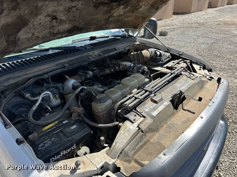 image for item NP9698 1999 Ford F550  flatbed truck