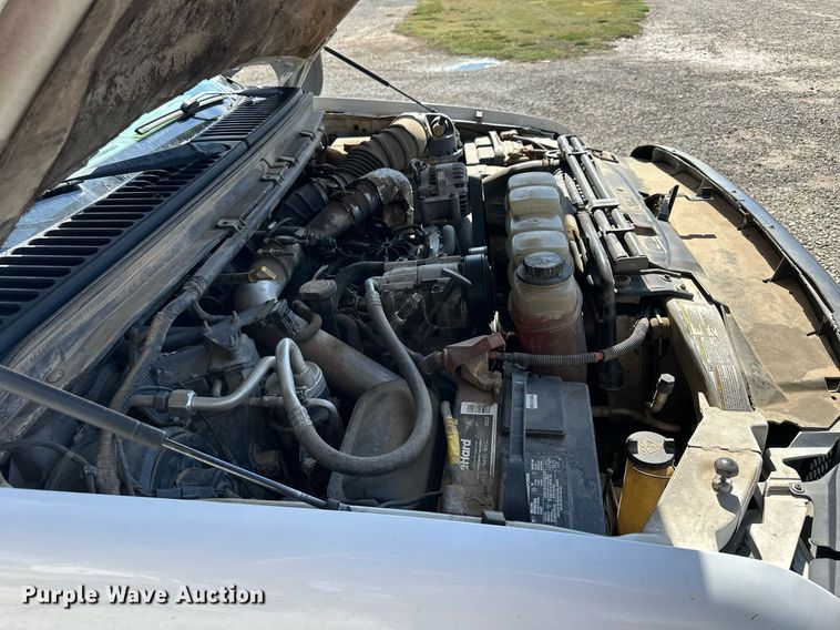 image for item NP9698 1999 Ford F550  flatbed truck