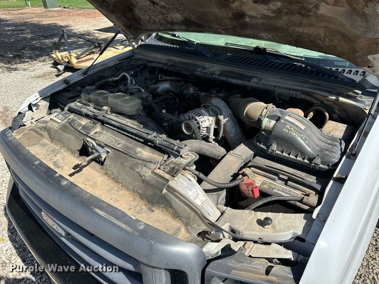 image for item NP9698 1999 Ford F550  flatbed truck