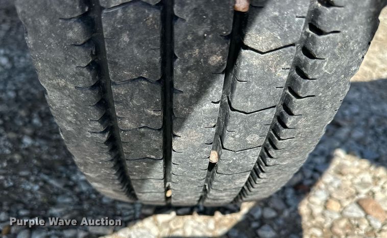 image for item NP9698 1999 Ford F550  flatbed truck