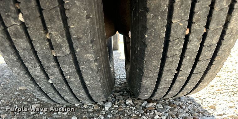 image for item NP9698 1999 Ford F550  flatbed truck