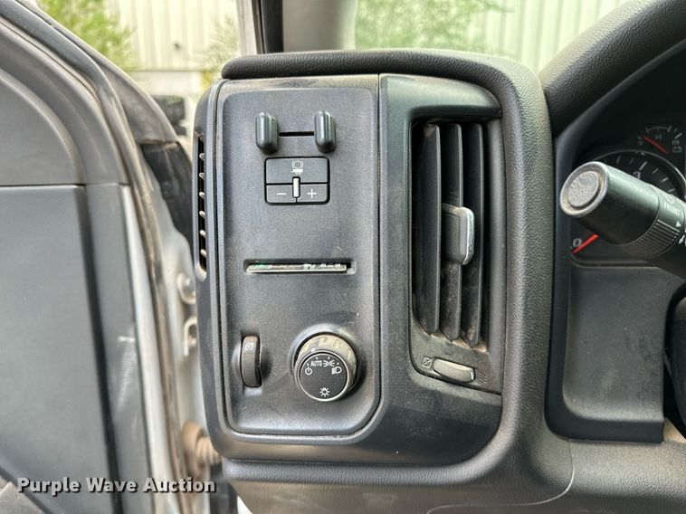 image for item NQ9313 2015 GMC Sierra 2500HD  Double Cab pickup truck