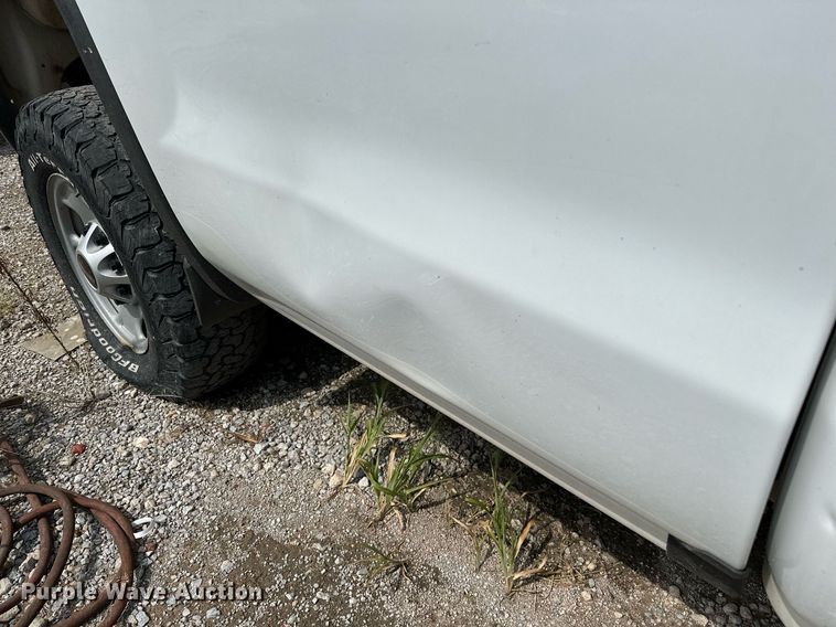 image for item NQ9314 2017 GMC Sierra 2500HD  pickup truck