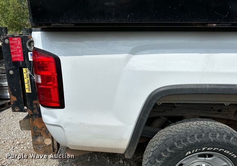 image for item NQ9314 2017 GMC Sierra 2500HD  pickup truck